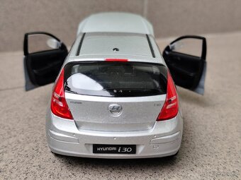 Predám tento Kovový model.Hyundai i30 - 12