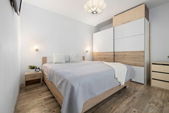 Na predaj moderný dom s terasou v Ružinove - Domové role - 12