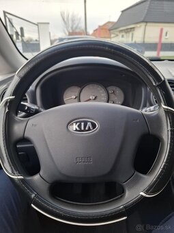 Kia Carens 2.0 LX - 12