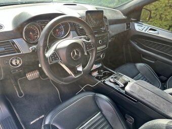 Mercedes Benz 43 AMG - 12