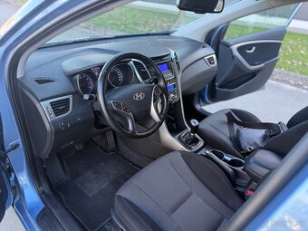Hyundai i30 Hatchback 1.6 GDi Trikolor 6MT, Benzín 99 kW// - 12