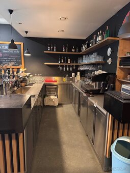 đ Na prenĂĄjom obchodnĂ© priestory â centrum VrĂștky - 12