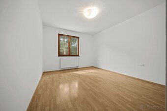 5 IZB.ROD.DOM S UNIKÁTNYM POZEMKOM - JURSKÁ, NOVÉ MESTO,BRAT - 12