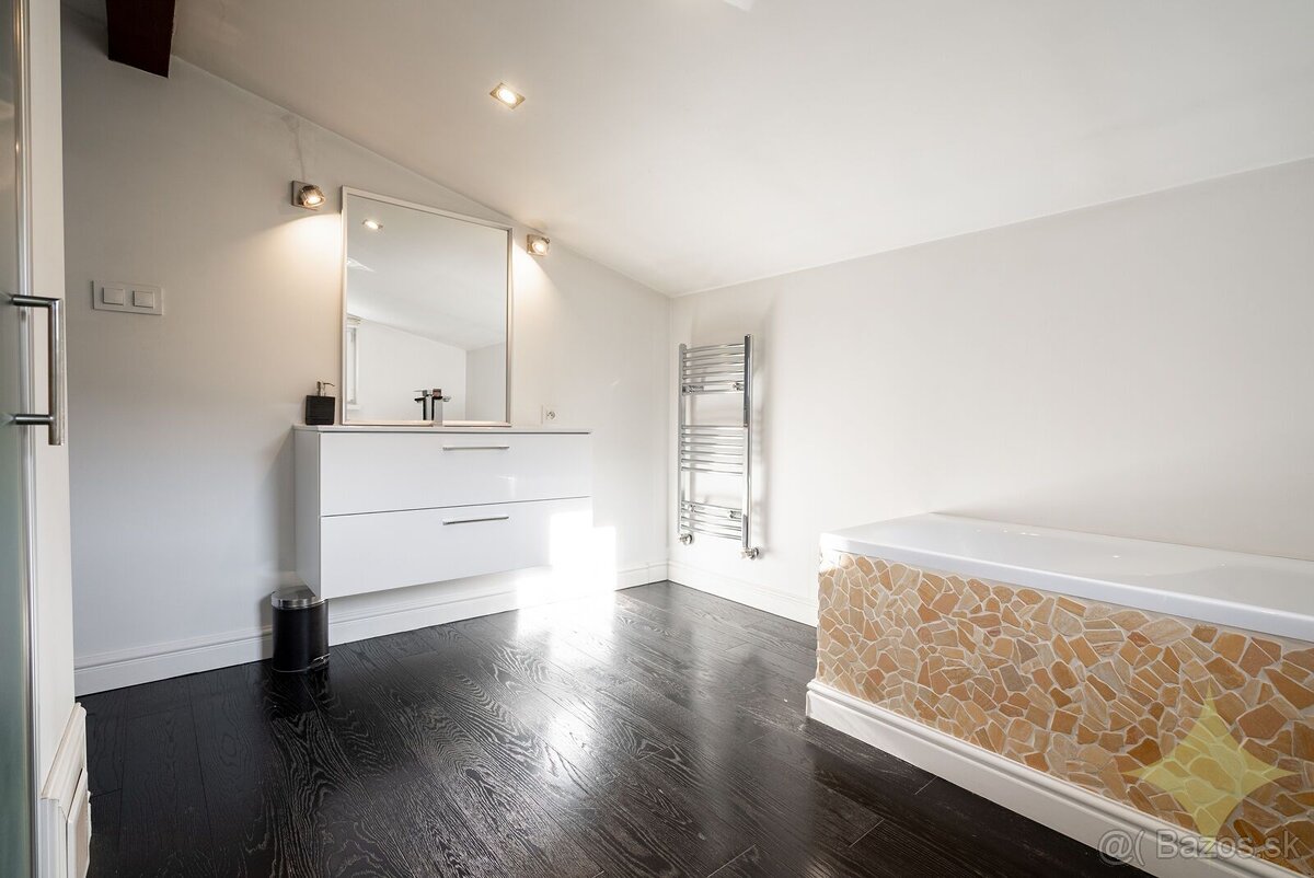 Luxus v kúpelnom mestečku pri Banskej Štiavnici. - 13