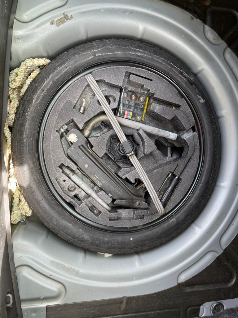 Volkswagen Golf V 1.6 benzín - 13