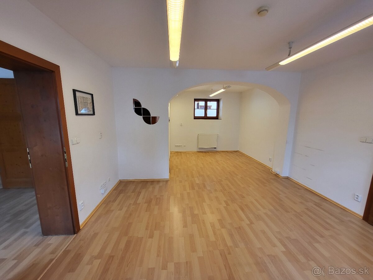 KANCELÁRSKY PRIESTOR - (6 MIESTNOSTÍ) 102,20m², PEZINOK - 13