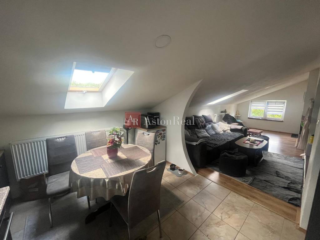 Predaj: rodinný dom s bazénom, altánkom na pozemku 617 m2, S - 13