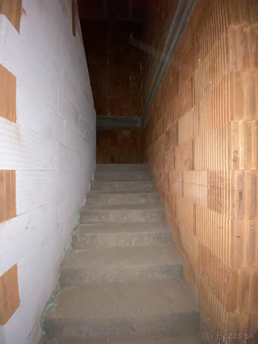 Na predaj 5 izbový rodinný dom v obci Dunajský Klátov s možn - 13