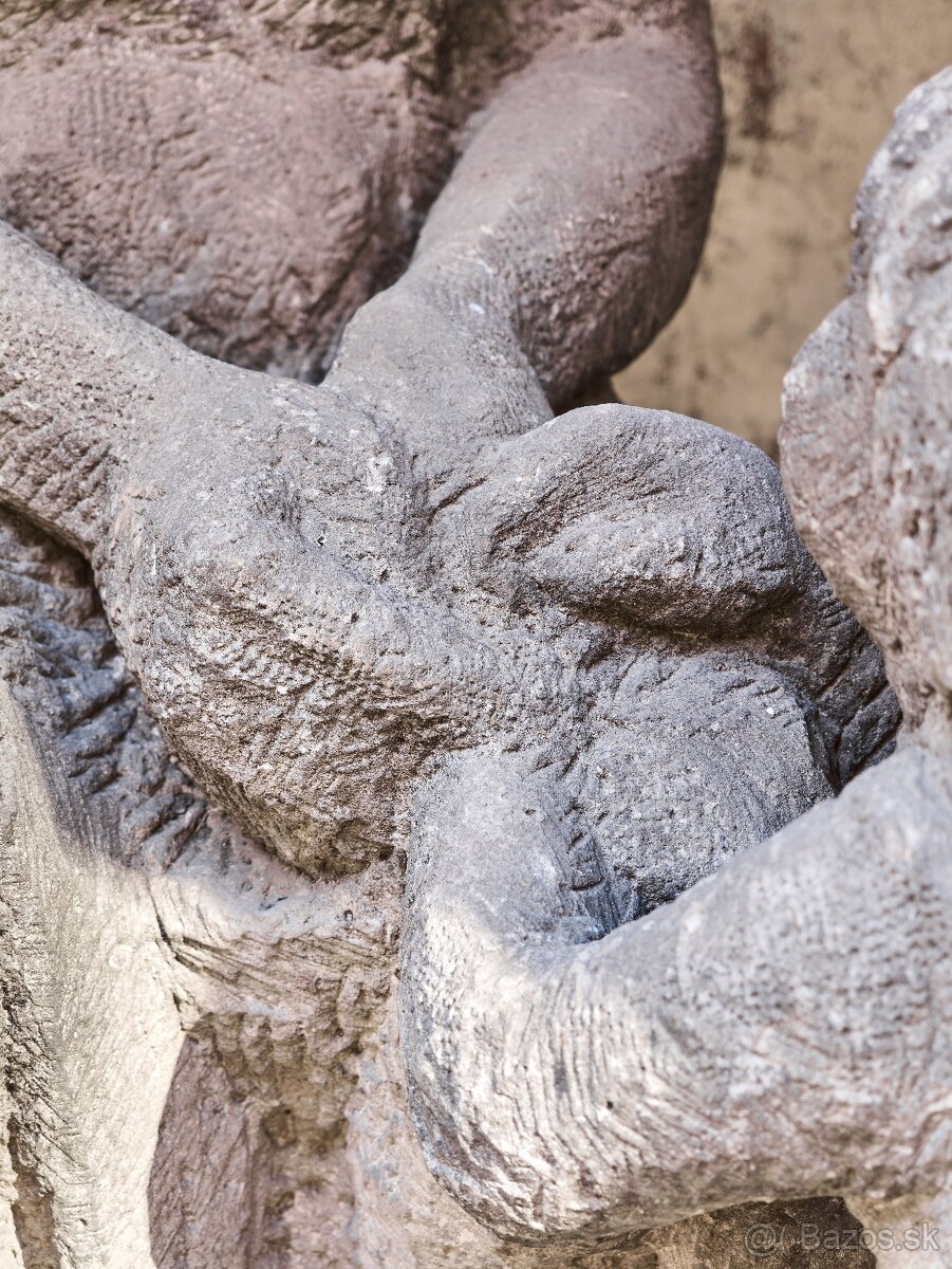 Obrie pieskovcové súsošie „Matka s dieťaťom” z obdobia prvej - 13