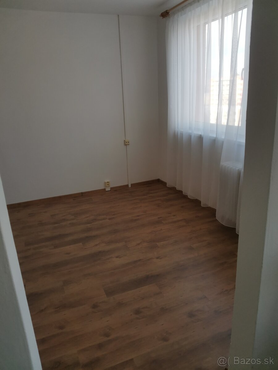 Prenájom 2 izbový byt Krompachy (Lorencova ul,centrum) - 13