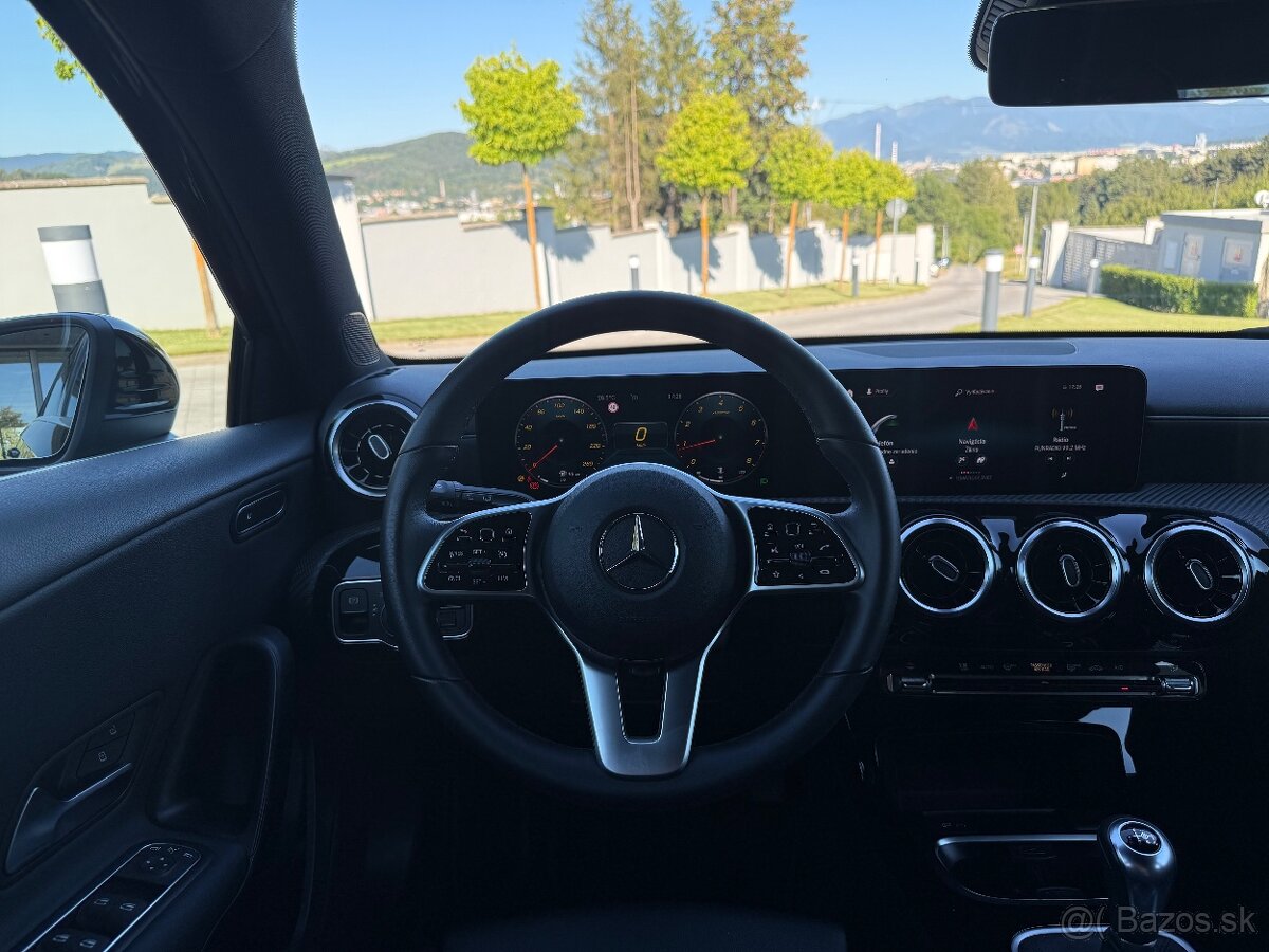 2022 Mercedes A180 - 13