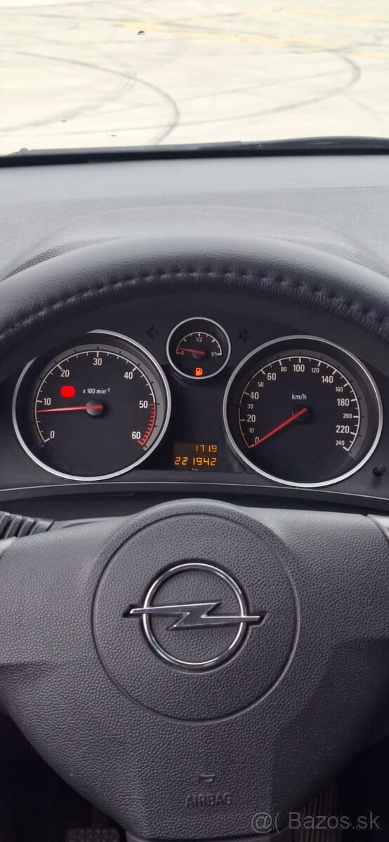 Predám Opel Zafira 1.9 CDTI 7miest - 13