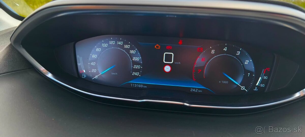 Peugeot 3008 SUV (2020) - 13