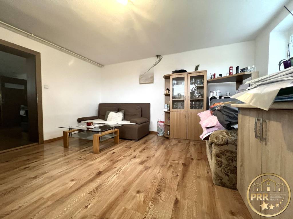 ZNÍŽENÁ CENA Pekný čiastočne prerobený rod.dom, V. Ch - 13