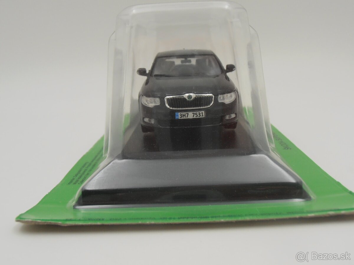 Škoda Superb "Kaleidoskop" 1/43 - 13