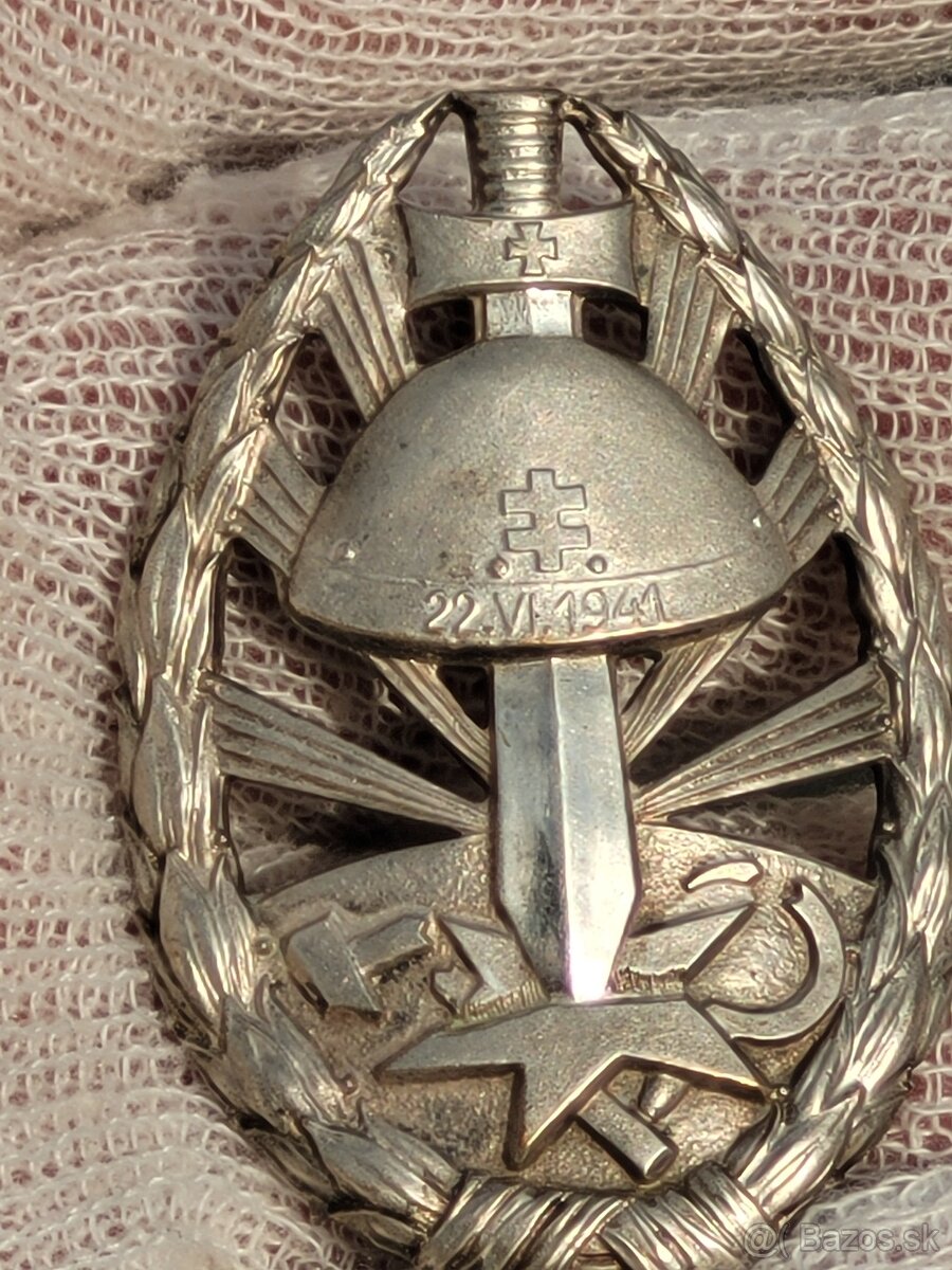 Odznak.vyznamenanie..vf. - 13