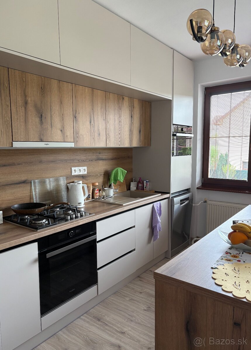 POKOJNÉ BÝVANIE V RODINNOM DOME V ŽIARI NAD HRONOM - 13