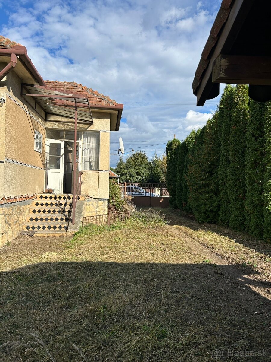 NA PREDAJ: Slnečný rodinný dom s veľkou záhradou v pokojnej - 13