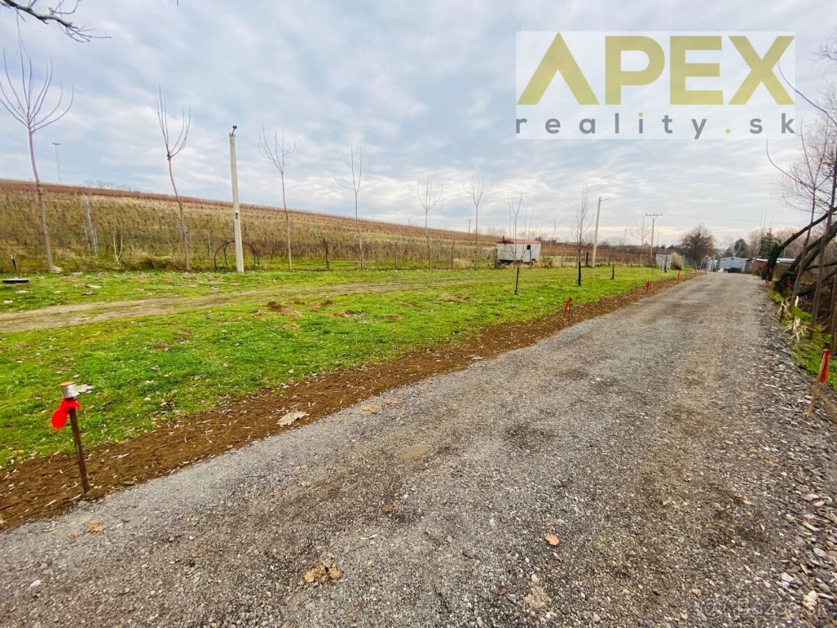 APEX reality stavebný pozemok 2019 m2 v obci Bojničky - 13