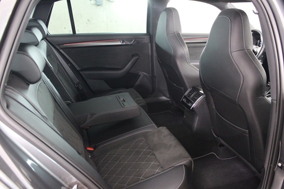 Škoda Superb Combi IV 115kW A/T - 13