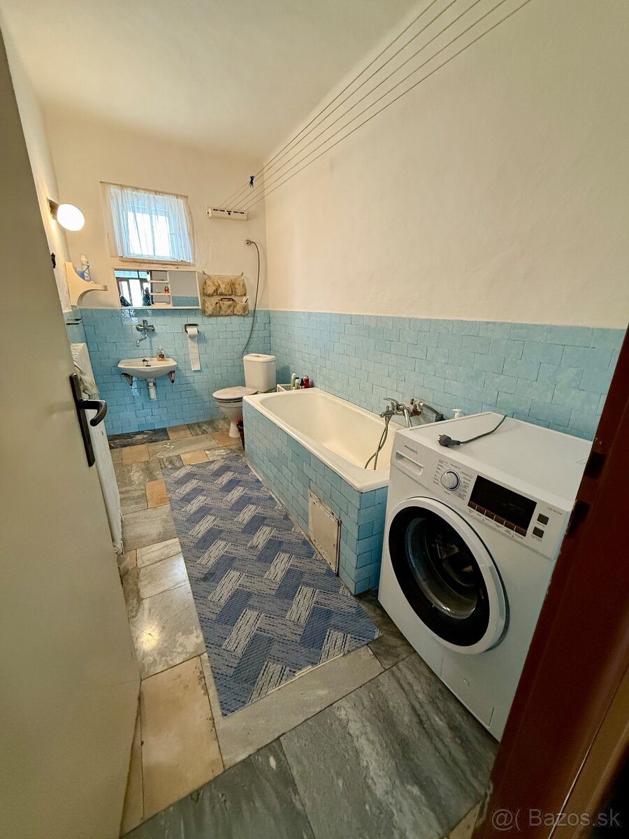 Rodinný dom s pozemkom v Kozárovciach - 13