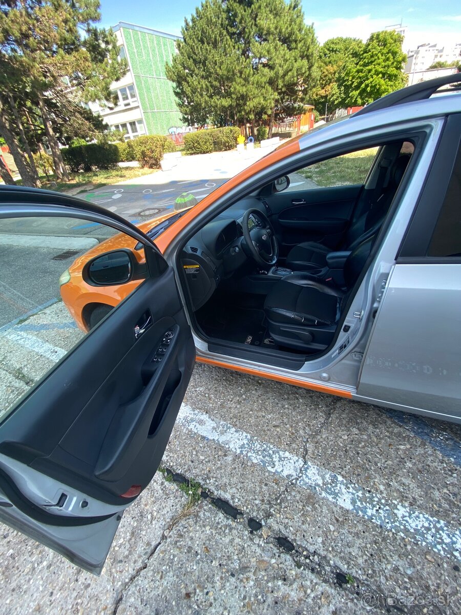 Predám Hyundai i30cw, 2009 AT - 13