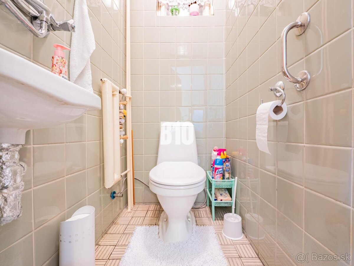 PRIESTRANNÝ RODINNÝ DOM s garážou v pokojnom prostredí mesta - 13