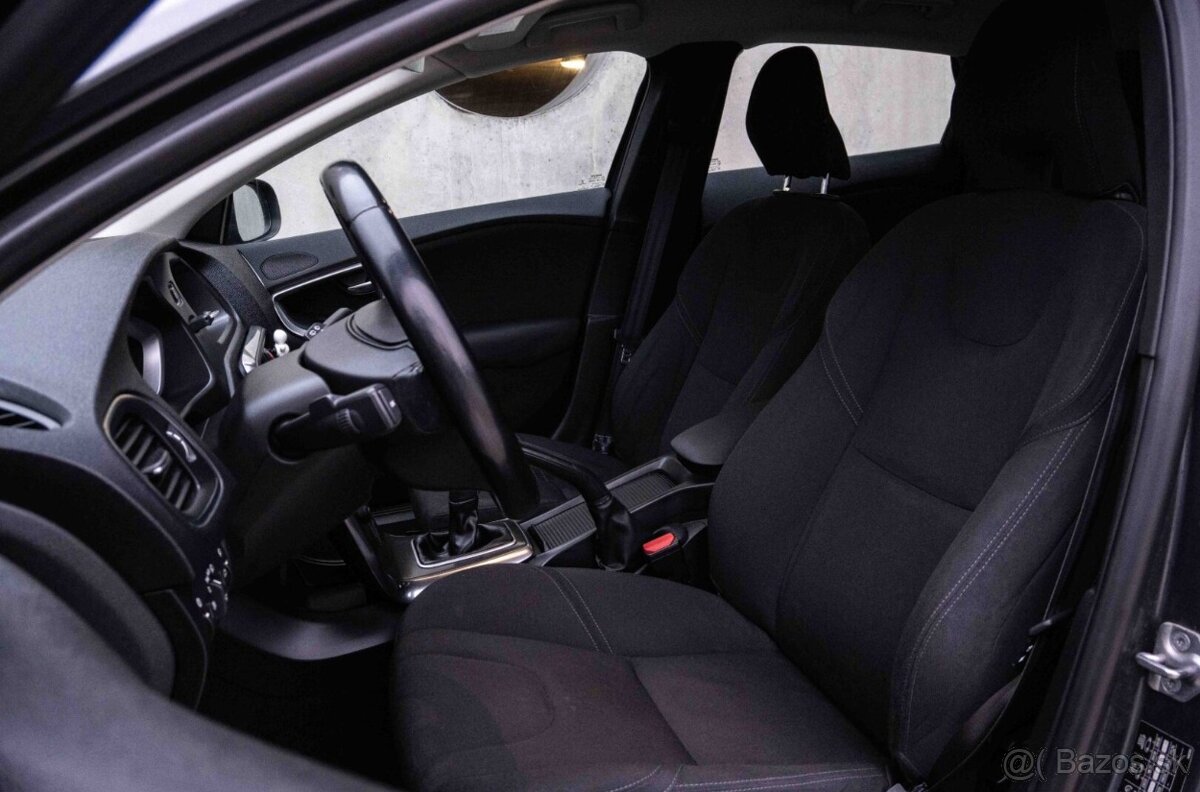 Volvo V40 T2 1.6L Momentum - 13