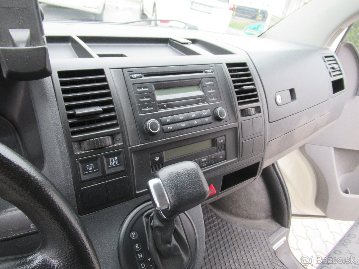 VW Caravelle 7míst - 13