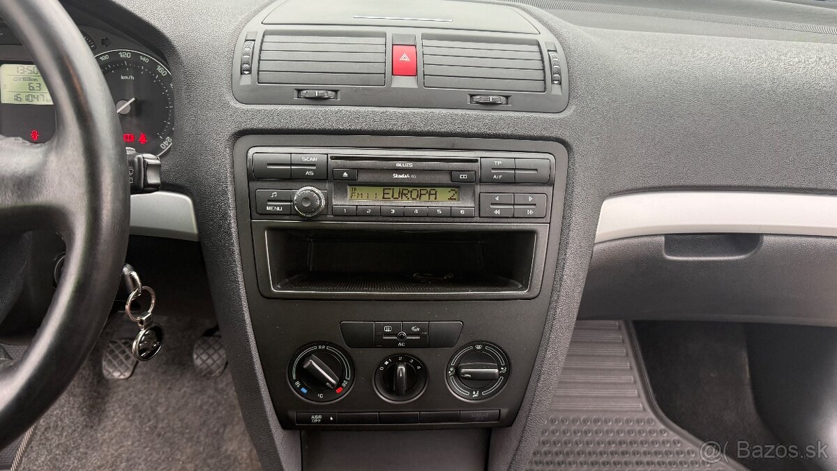 Škoda Octavia Combi 1.6 Classic - 13