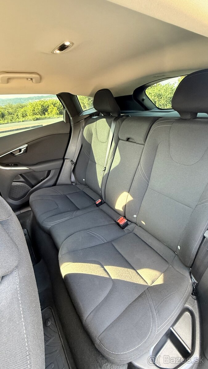 Volvo V40 D2 - 13