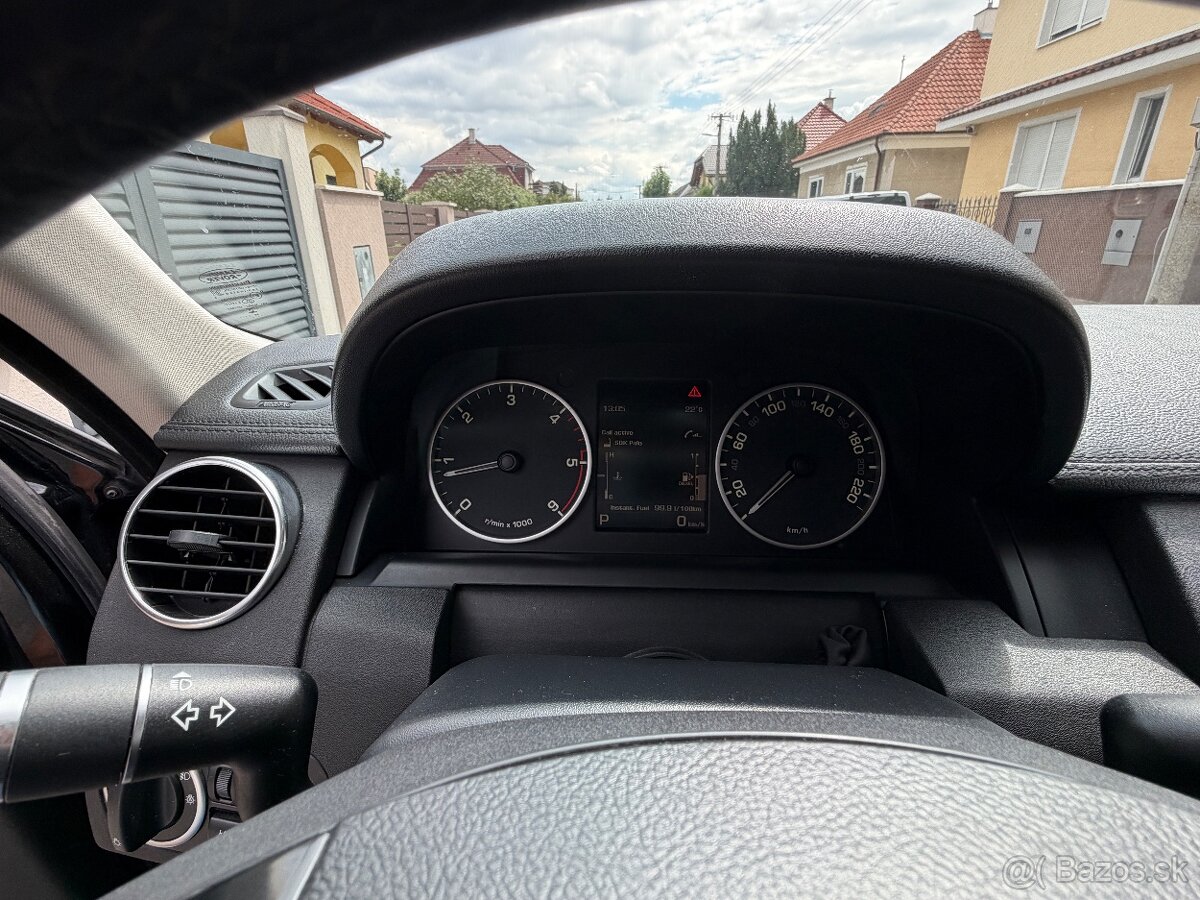 Land Rover Discovery 3.0 TDV6 HSE - 13