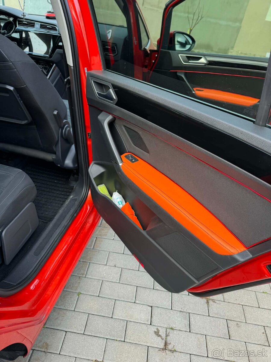 Volķsvwagen Touran plnej výbave - 13