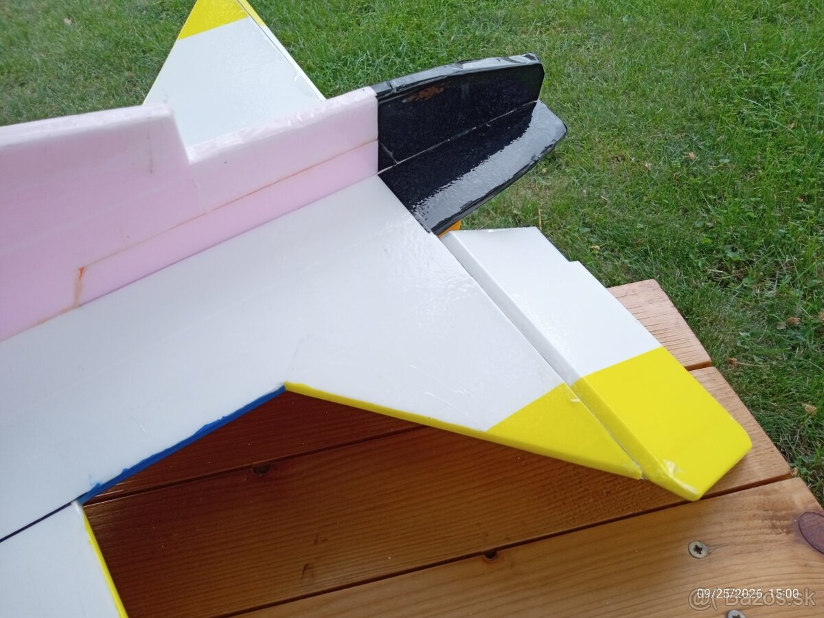 Predám model F-16 + príslušenstvo - 13