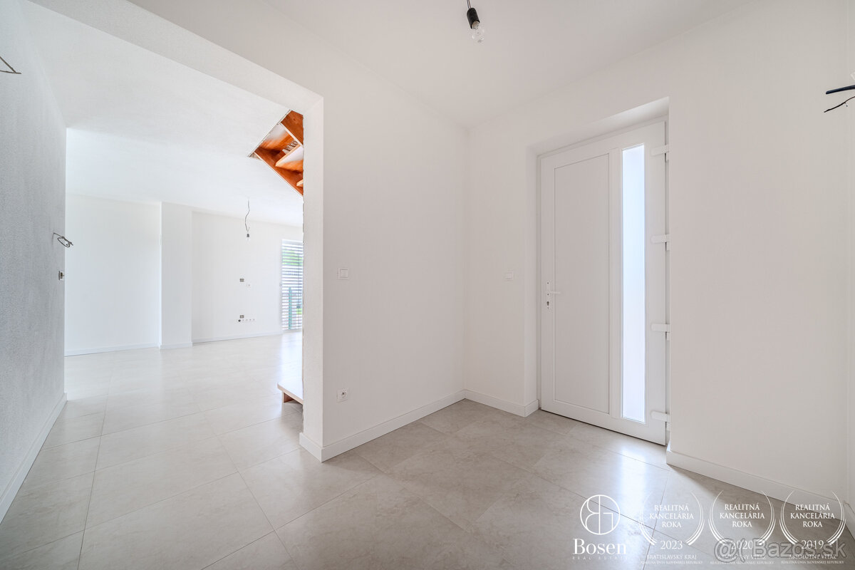 BOSEN | ZNÍŽENÁ CENA 4 izbového domu vo vysokom štandarde, Š - 13