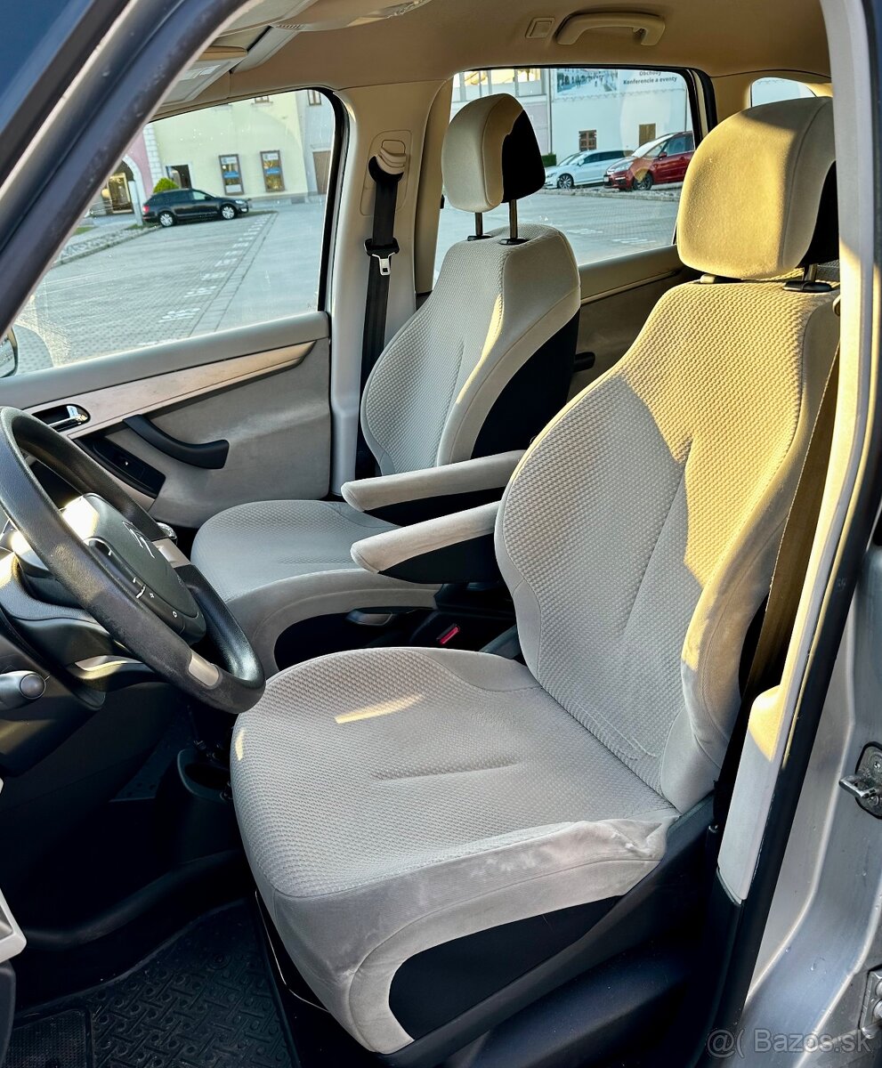 Citroën C4 Picasso 1.8 benzín, manuál - 13
