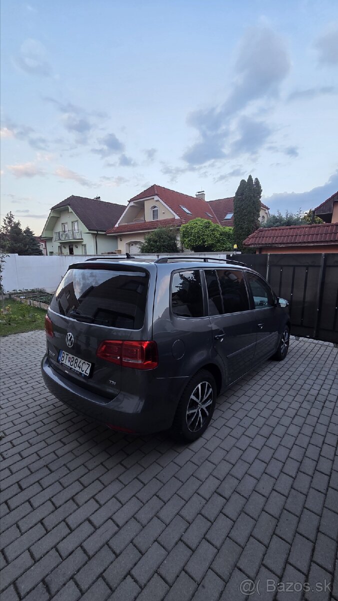 Volksvagen Touran - 13