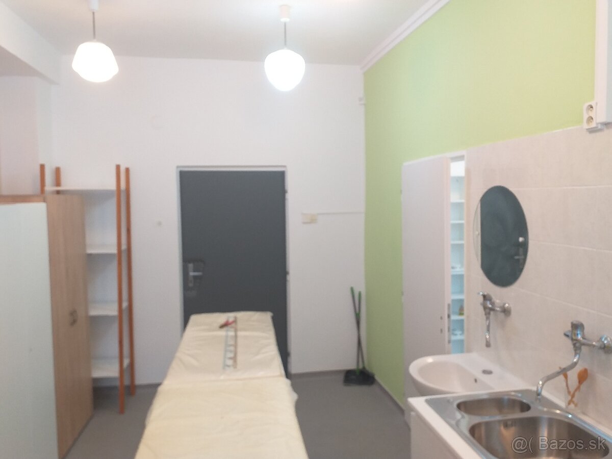 Zdravotnícke priestory - 85 m2 - 13