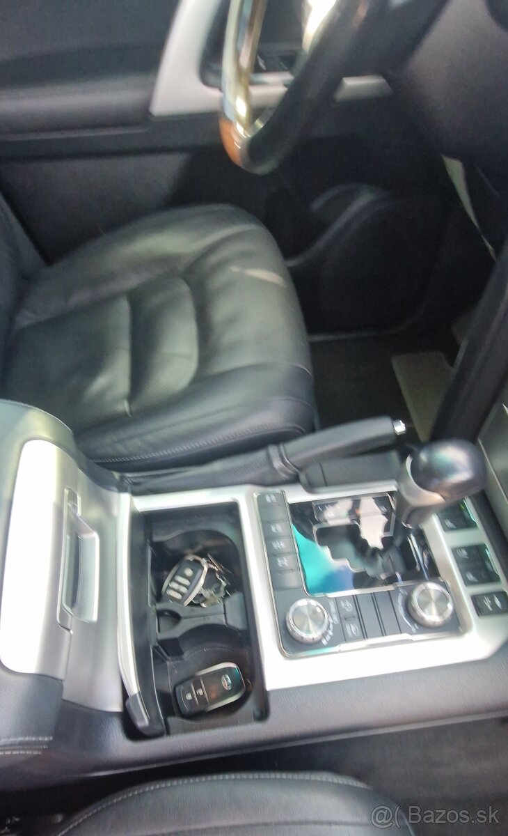 Toyota Land Cruiser 200 - 13