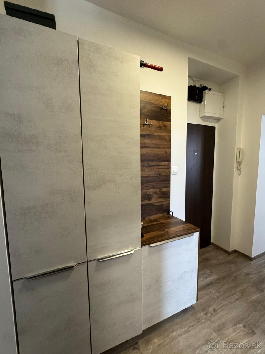 2 Izbový byt v blízkosti Nív a Eurovea - 13
