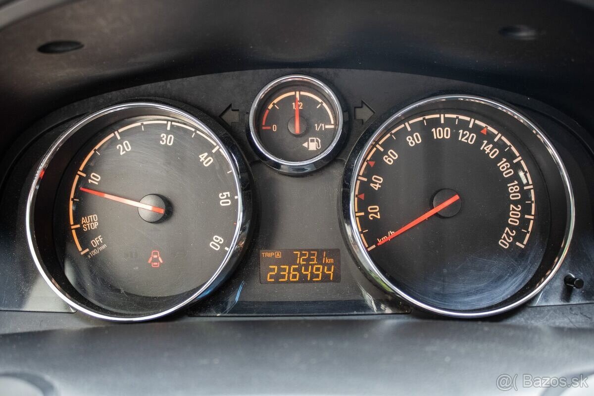 Opel Antara 2.2 CDTI 4x4, 120kW (2013) - 13