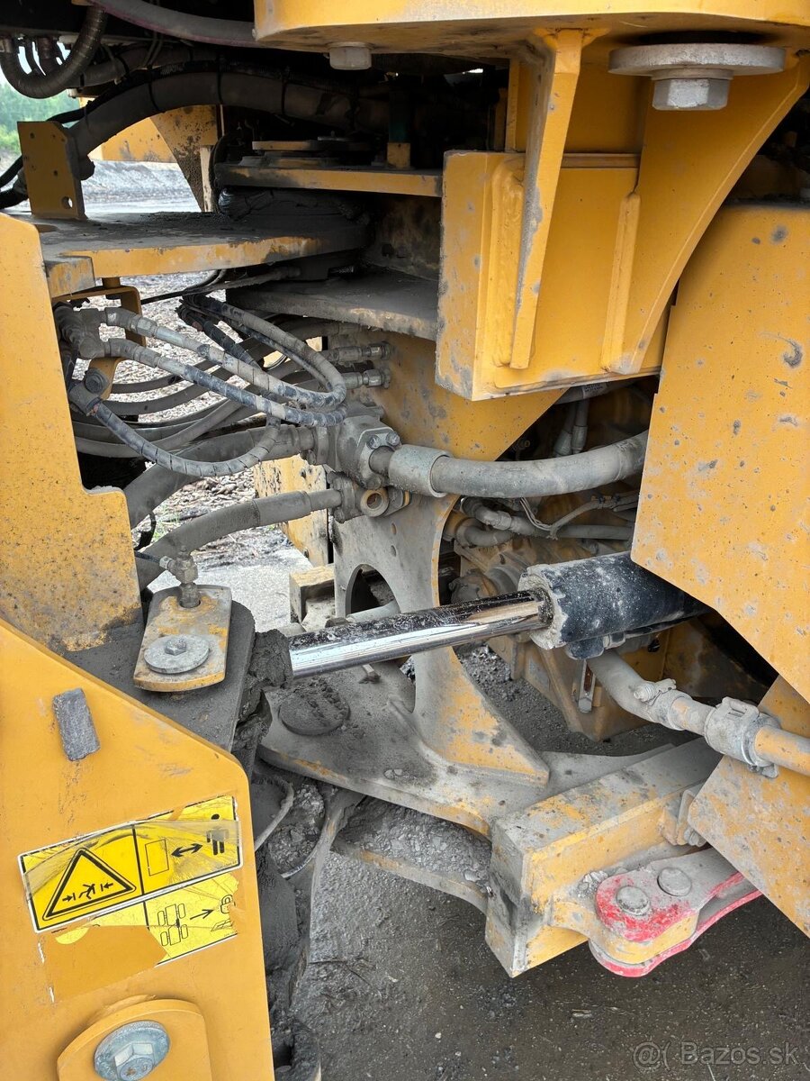 Prodáme CATERPILLAR 962 M, rok: 2016.Stále v provozu. - 13