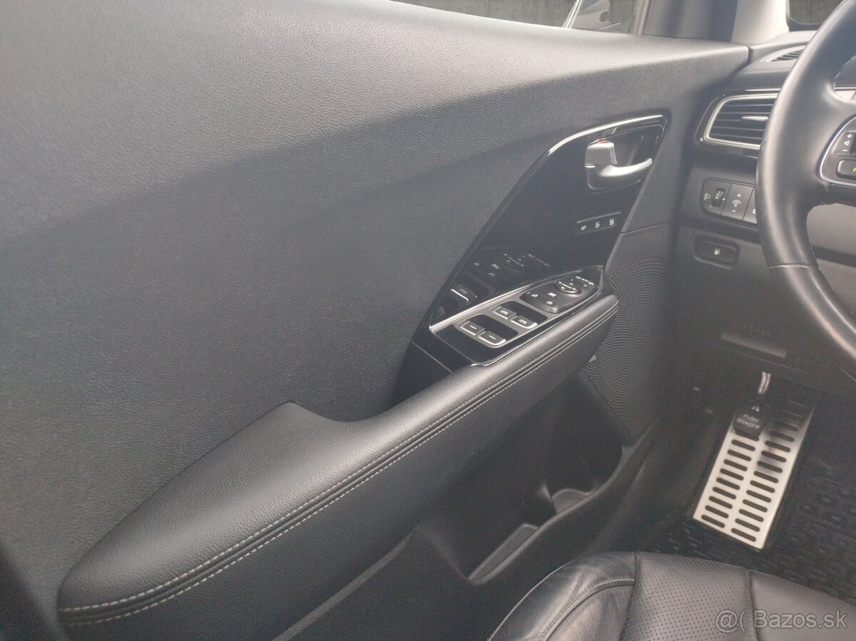 Kia Niro 1,6 GDi HEV PLATINUM - 13