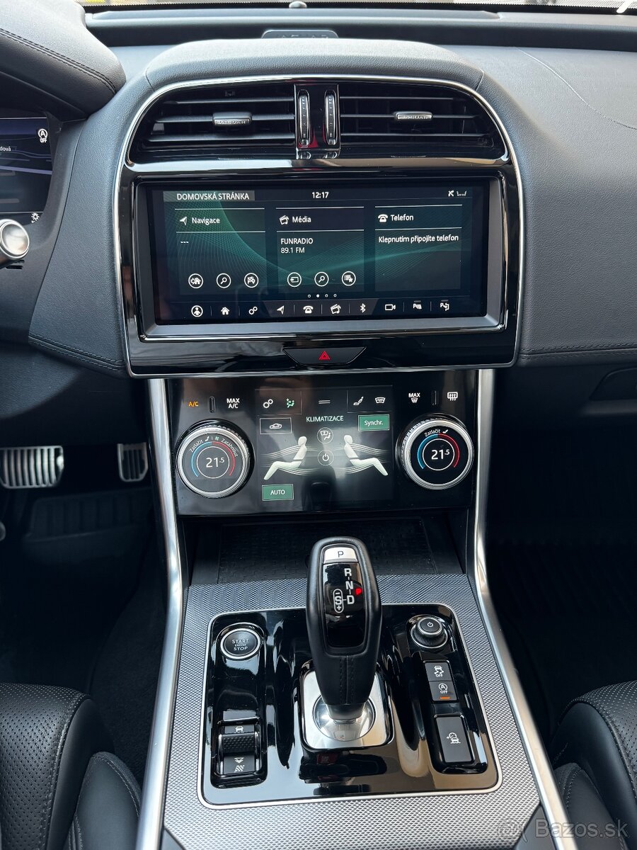 Jaguar XE 2020 - 13