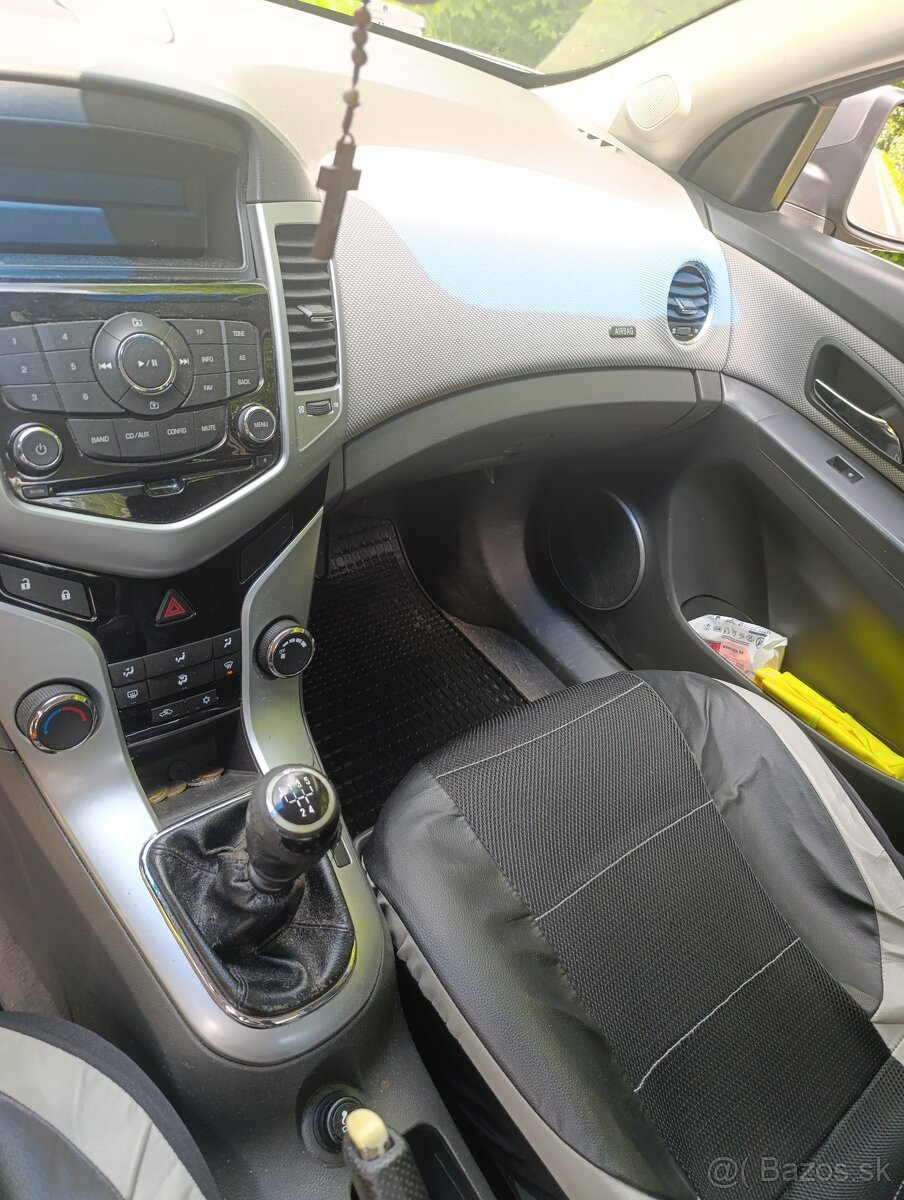 Chevrolet cruze LS 2010 - 13
