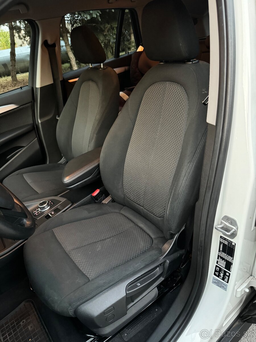 BMW X1 18D Xdrive A/T Slovák 2/2022 - 13