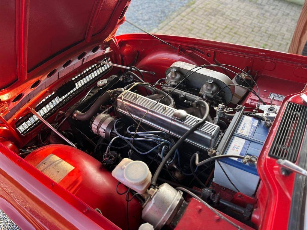 Triumph TR6 Soft Top z roku 1975 - 13