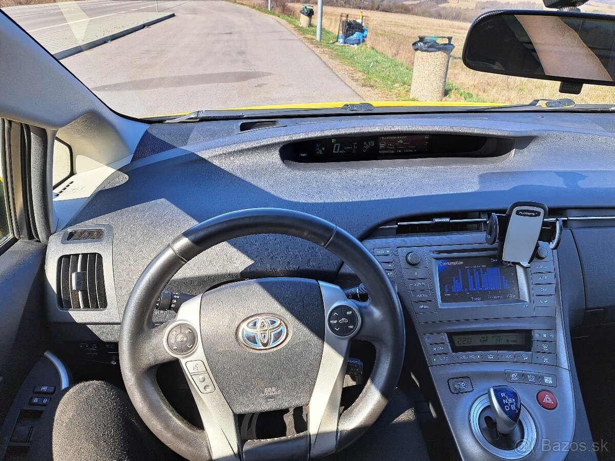 Predám Toyota Prius 1.8 Hybrid 2012 - 13