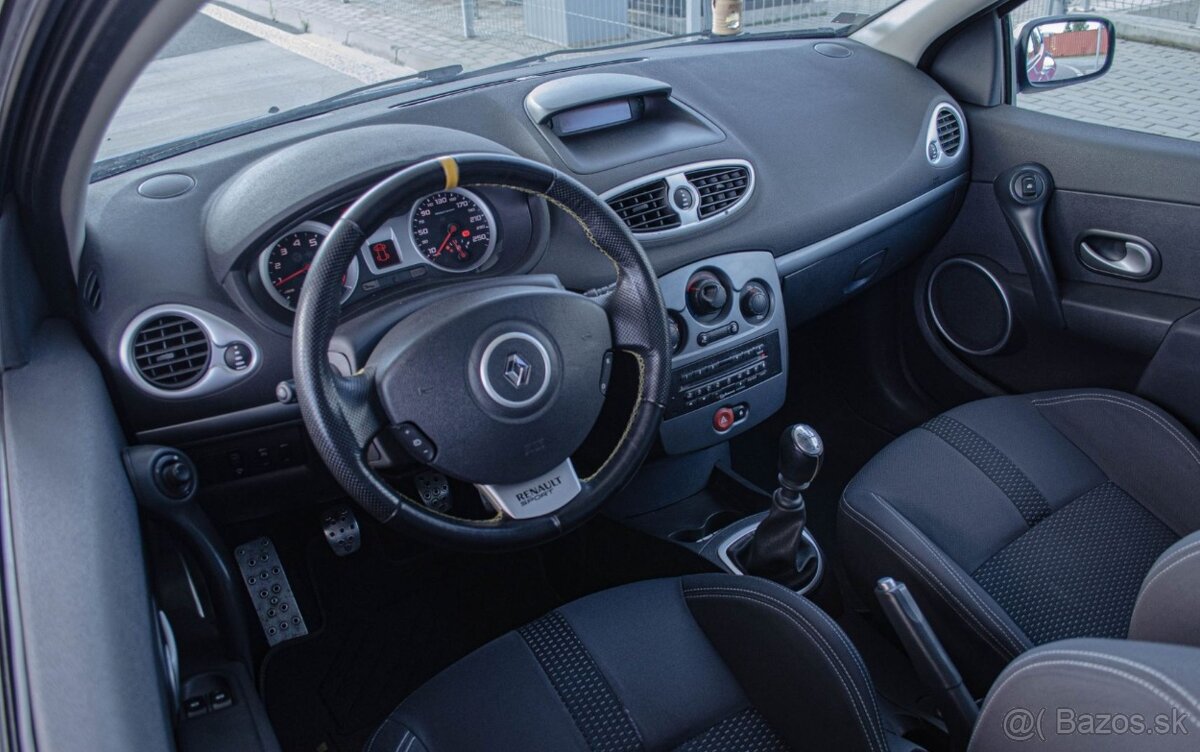 Renault Clio RS 2.0i 16V - 13