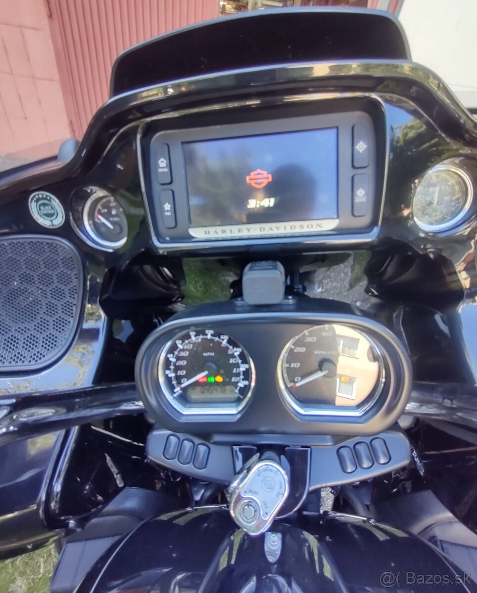 Harley Davidson Road Glide - 13